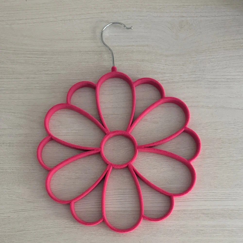 Pink Velvet Flower-Shaped Scarf Hanger GUC